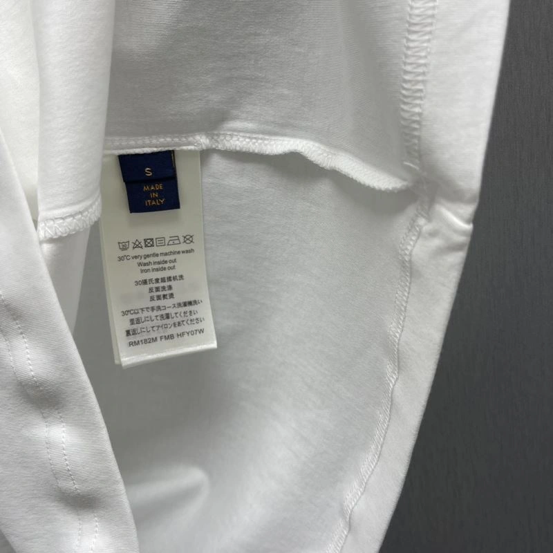Louis Vuitton T-Shirts Flexible 137170