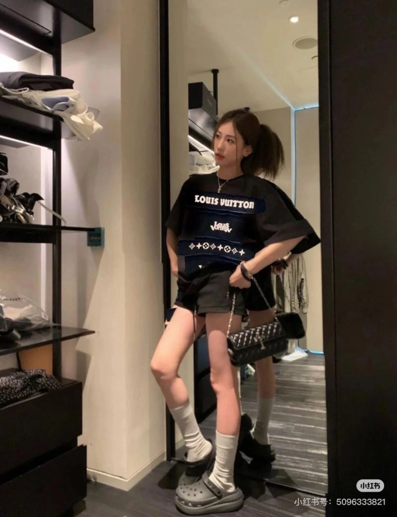 Louis Vuitton T-Shirts Seasonal 137142