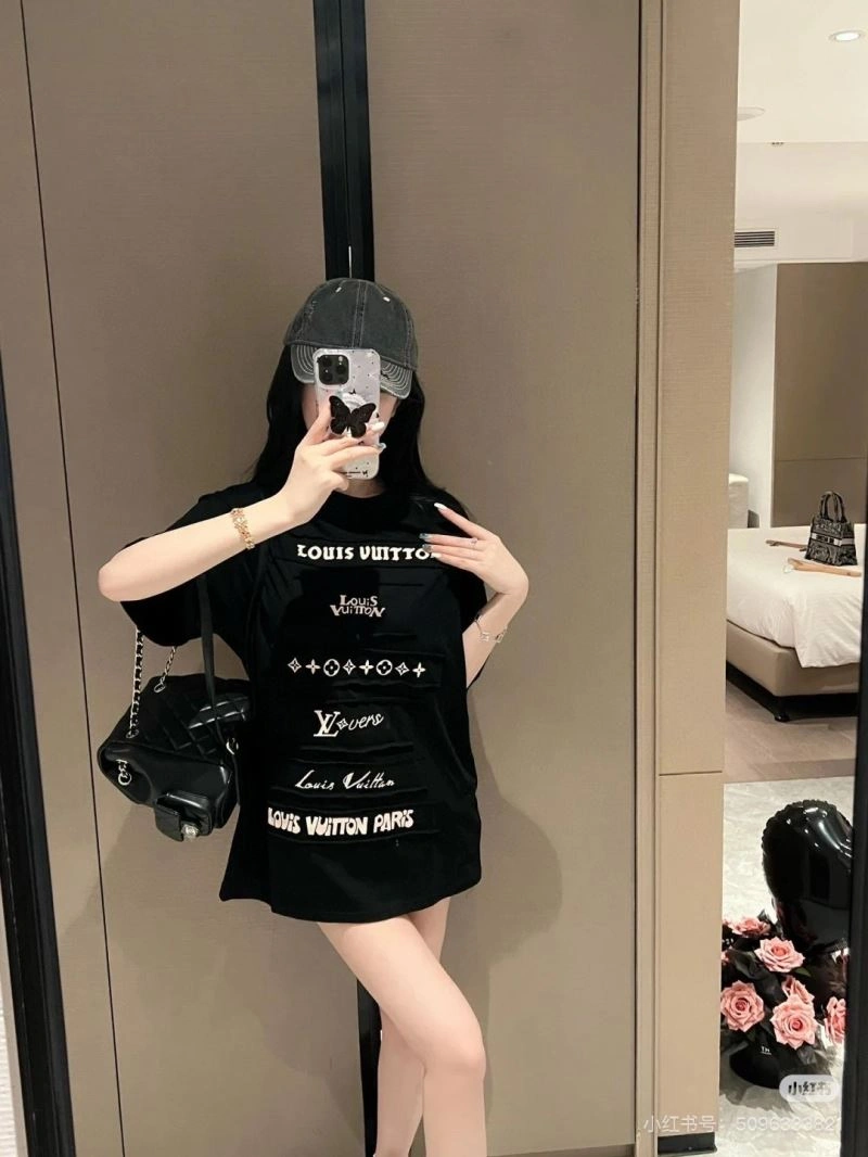 Louis Vuitton T-Shirts Seasonal 137142