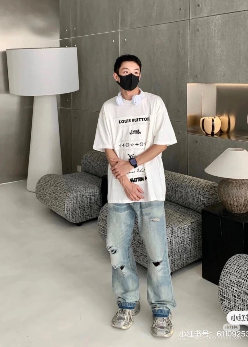 Louis Vuitton T-Shirts Seasonal 137142