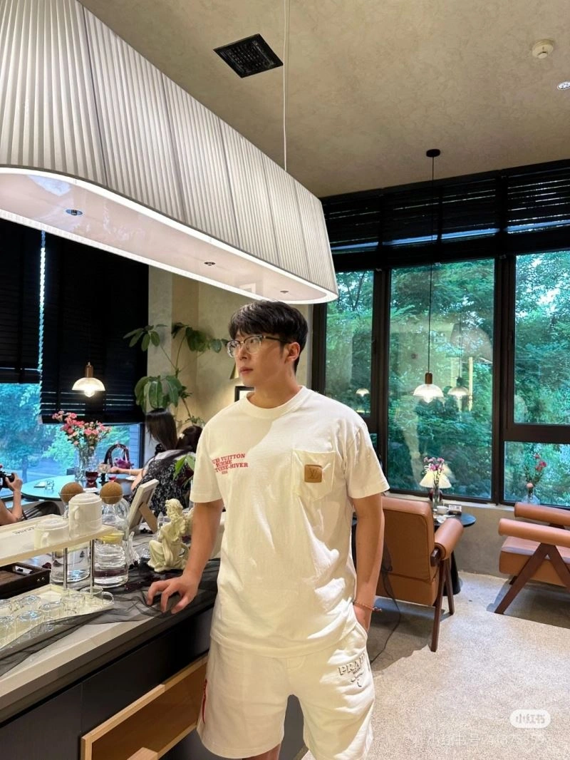 WeatherProof Louis Vuitton T-Shirts 137140