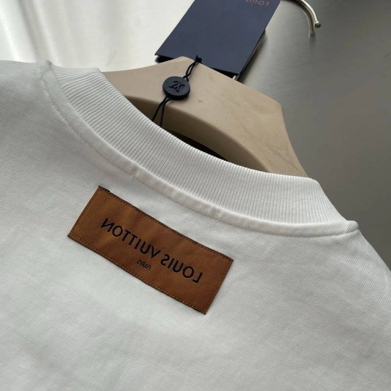 Minimalist Louis Vuitton T-Shirts 137117