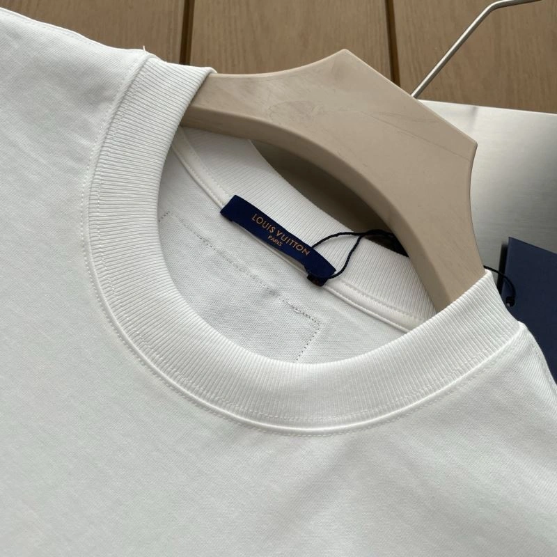 Minimalist Louis Vuitton T-Shirts 137117