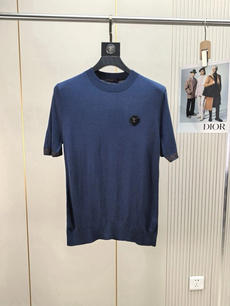 Compact Louis Vuitton T-Shirts 137135