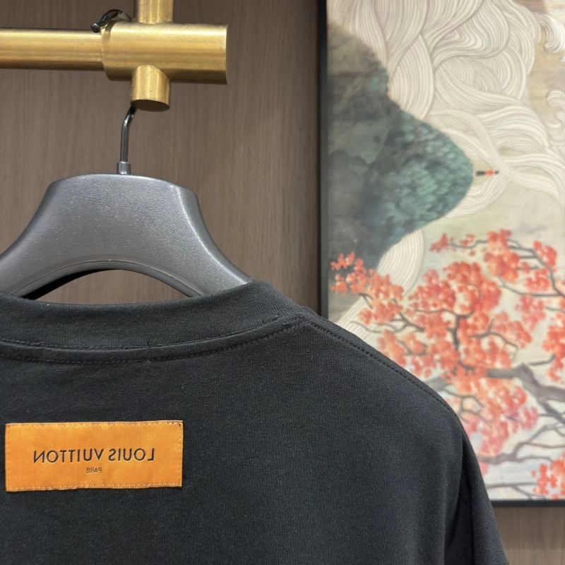 Classic Louis Vuitton T-Shirts 137118