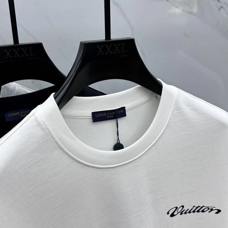 Premium Louis Vuitton T-Shirts 137119