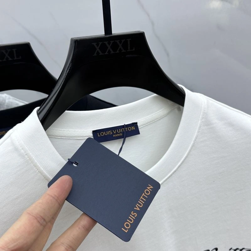 Premium Louis Vuitton T-Shirts 137119