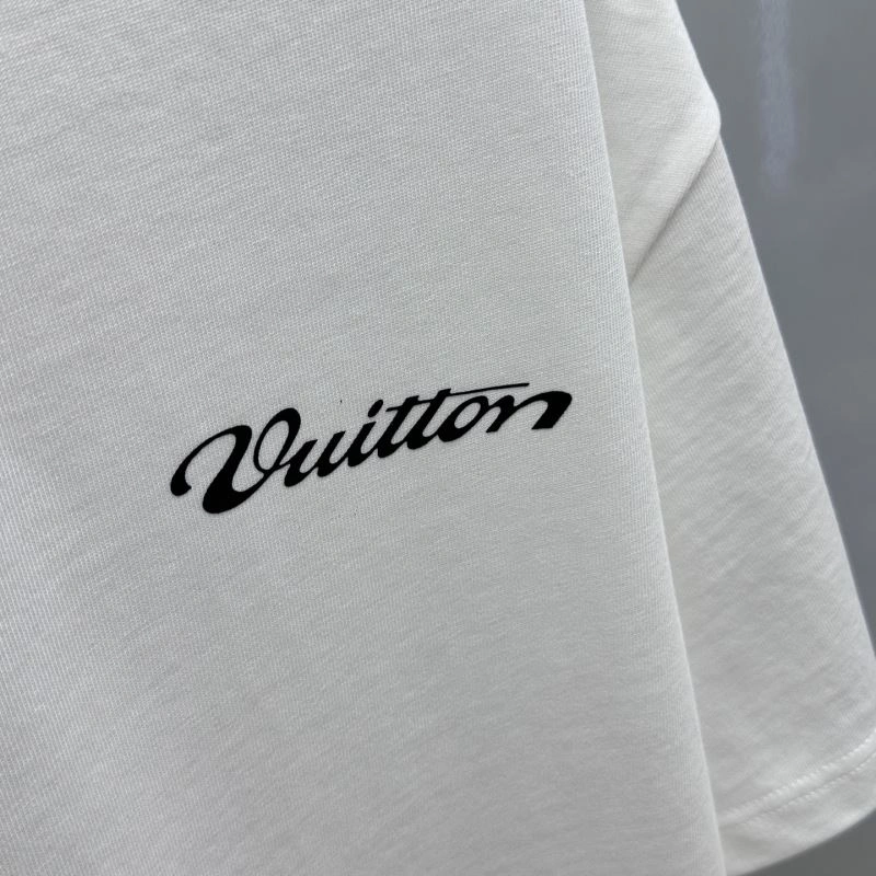 Premium Louis Vuitton T-Shirts 137119