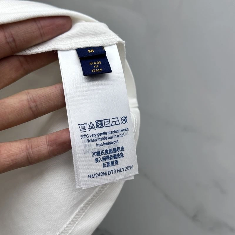 Premium Louis Vuitton T-Shirts 137119