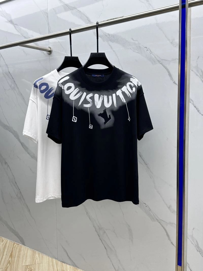Unisex Louis Vuitton T-Shirts 137124