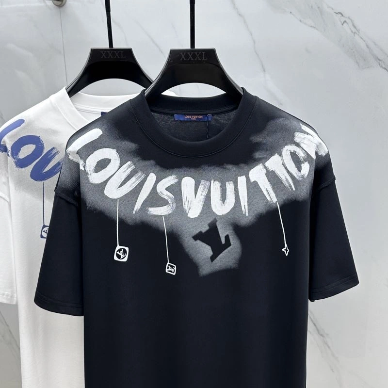 Unisex Louis Vuitton T-Shirts 137124