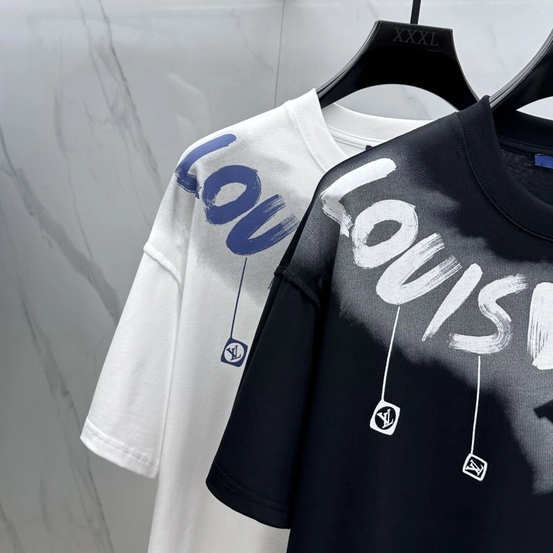 Unisex Louis Vuitton T-Shirts 137124