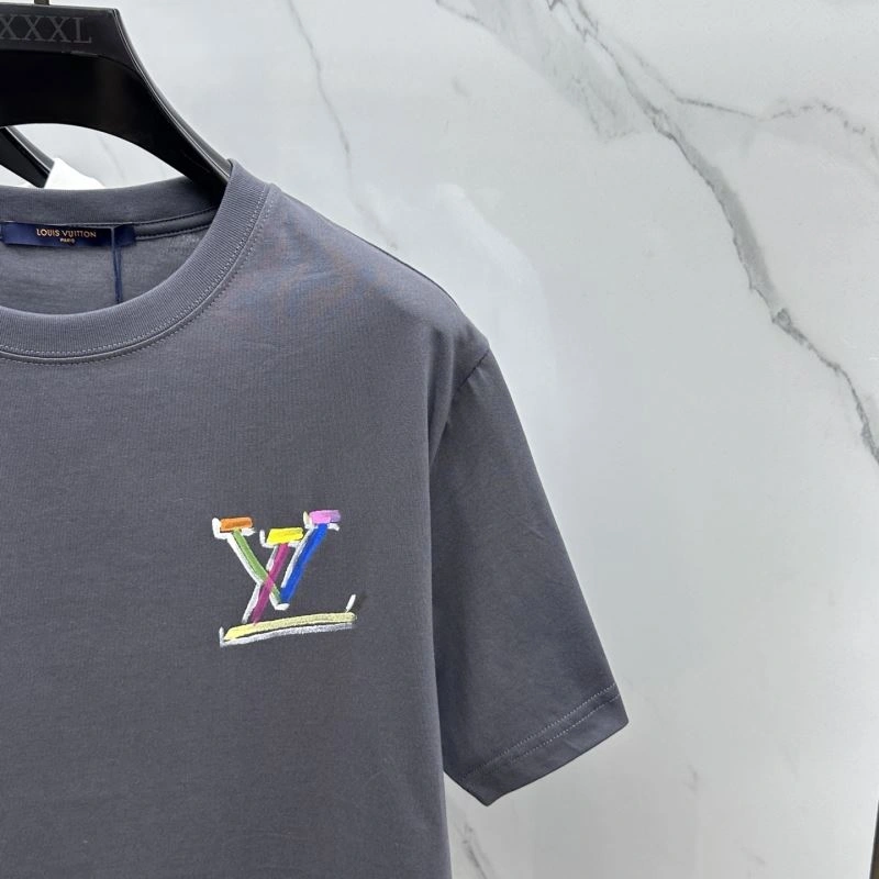 Effortless Louis Vuitton T-Shirts 137109