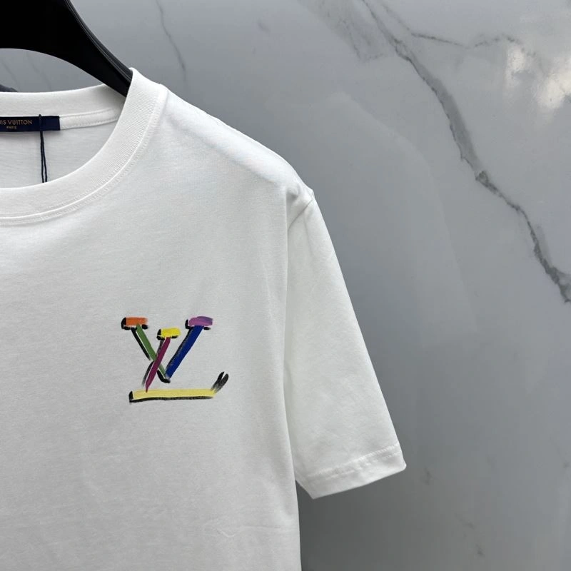 Louis Vuitton T-Shirts UrbanChic 137125
