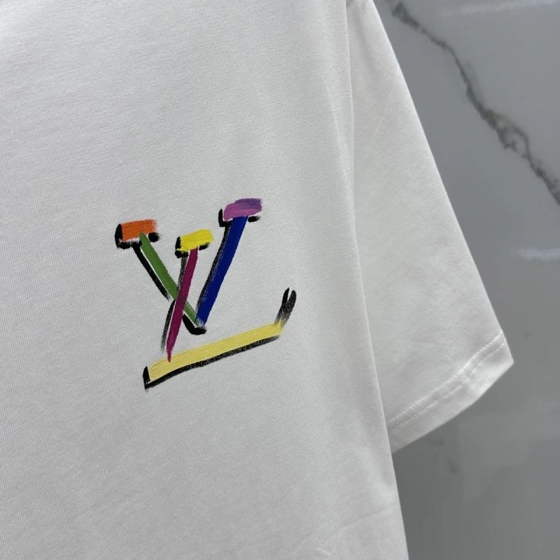 Louis Vuitton T-Shirts UrbanChic 137125