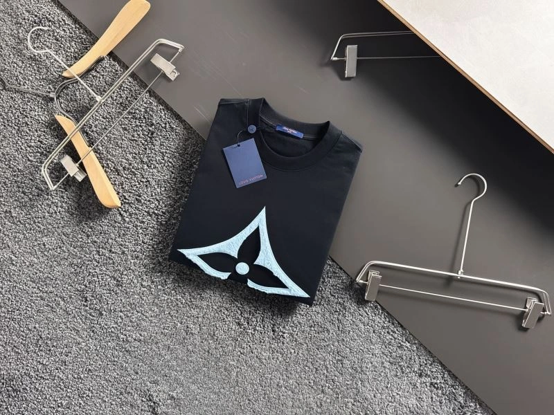 Louis Vuitton T-Shirts Flexible 137108