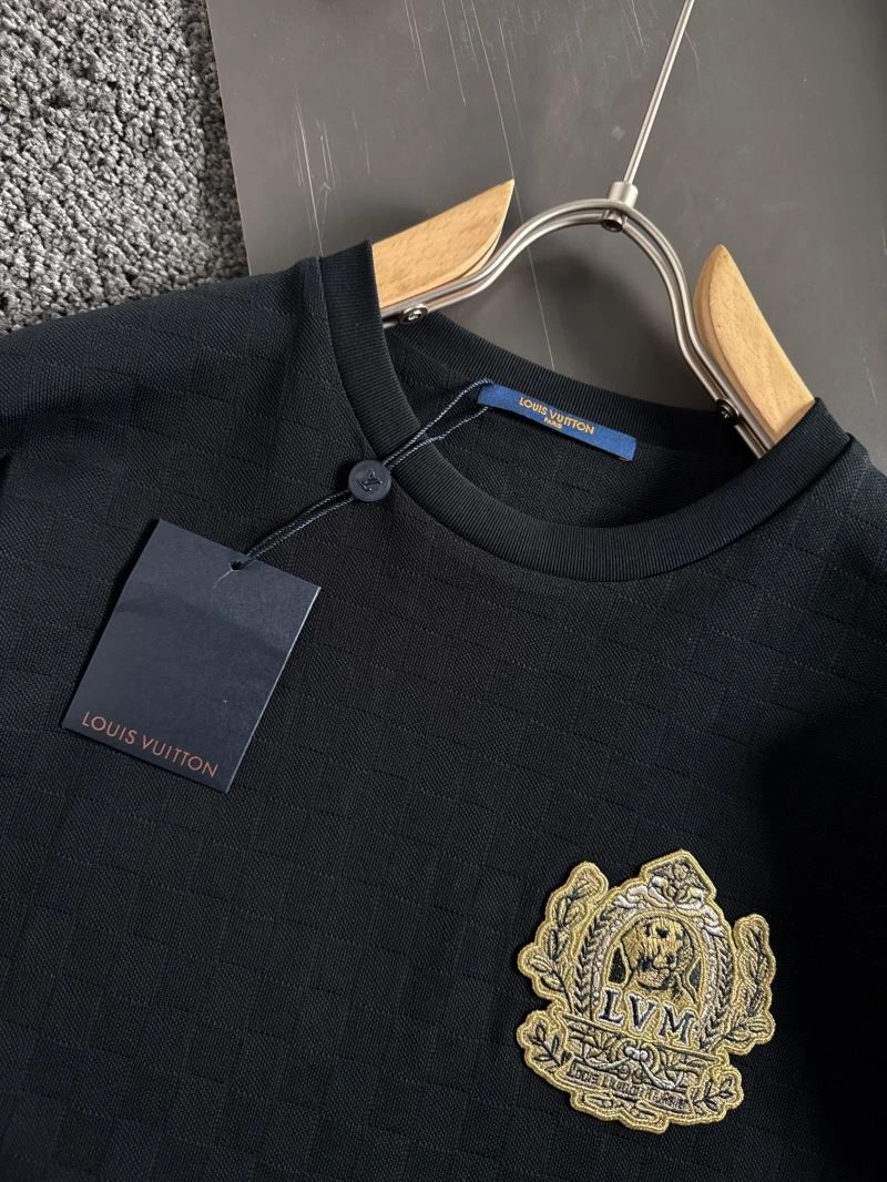 Sporty Louis Vuitton T-Shirts 137113