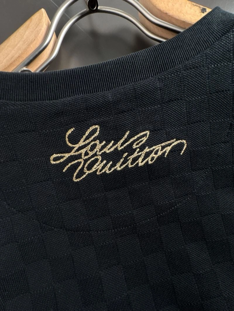 Sporty Louis Vuitton T-Shirts 137113