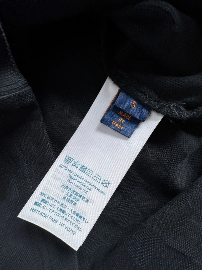 Sporty Louis Vuitton T-Shirts 137113