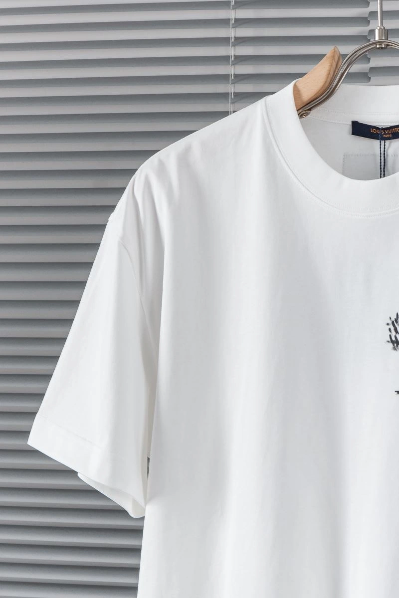 Louis Vuitton T-Shirts Youthful 137111