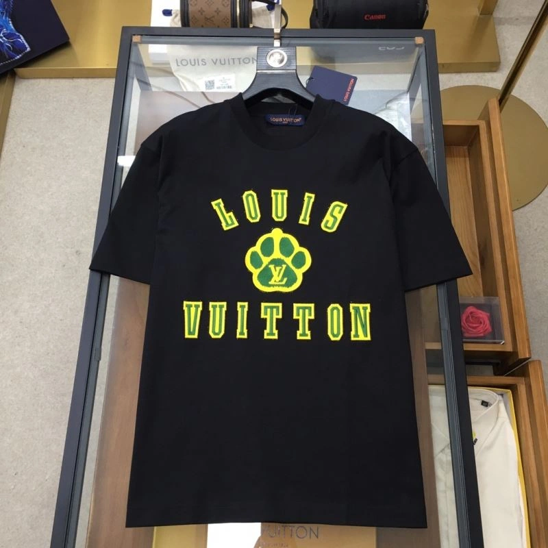 UrbanChic Louis Vuitton T-Shirts 137105