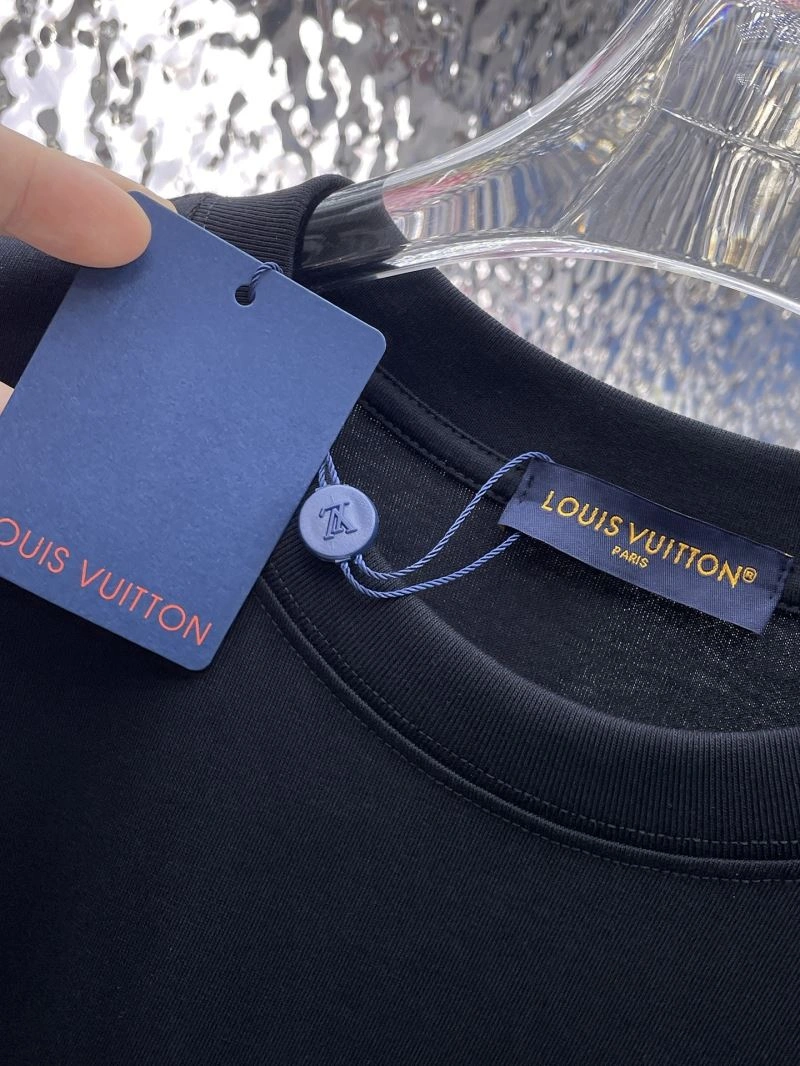 Louis Vuitton T-Shirts Resilient 137097