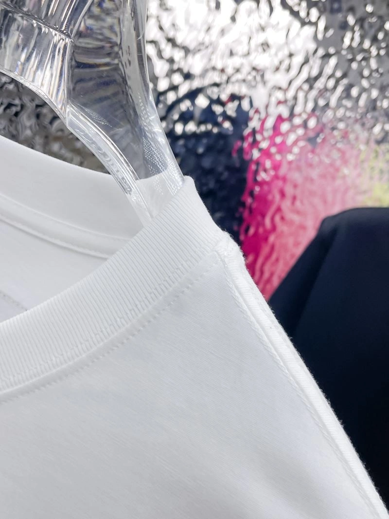 Elegant Louis Vuitton T-Shirts 137058