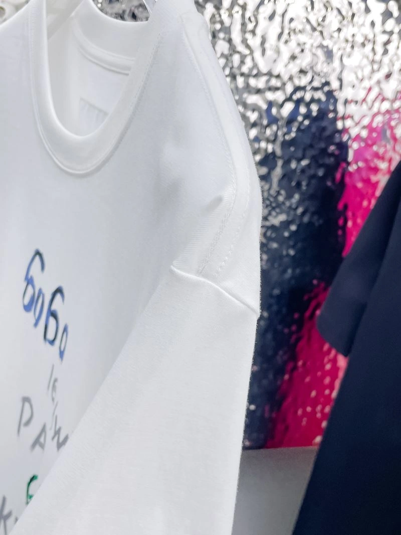 Elegant Louis Vuitton T-Shirts 137058