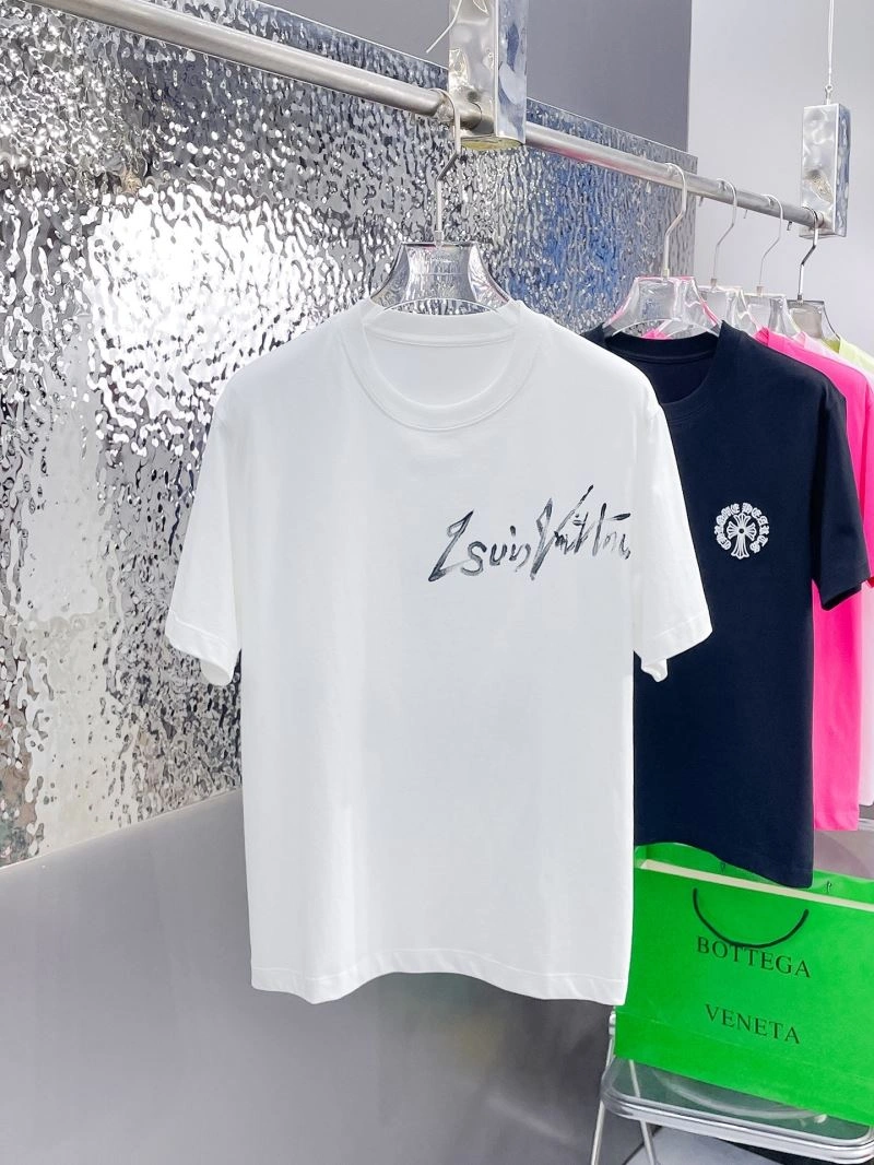 Functional Louis Vuitton T-Shirts 137057
