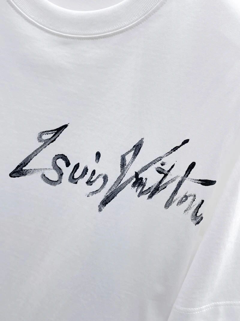 Functional Louis Vuitton T-Shirts 137057