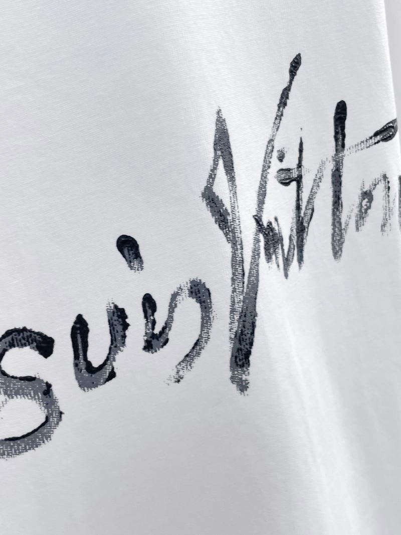 Functional Louis Vuitton T-Shirts 137057