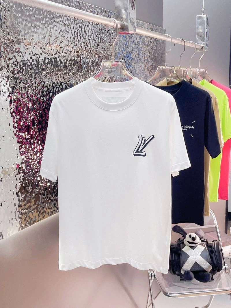 MoistureWicking Louis Vuitton T-Shirts 137032