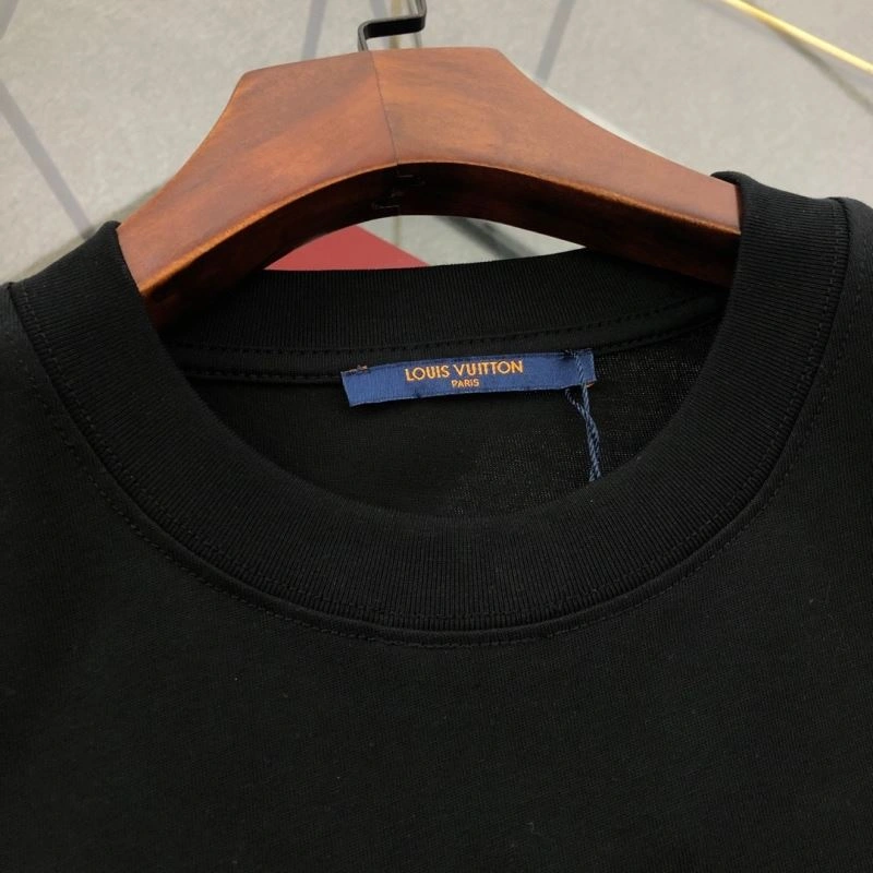 Flexible Louis Vuitton T-Shirts 137035