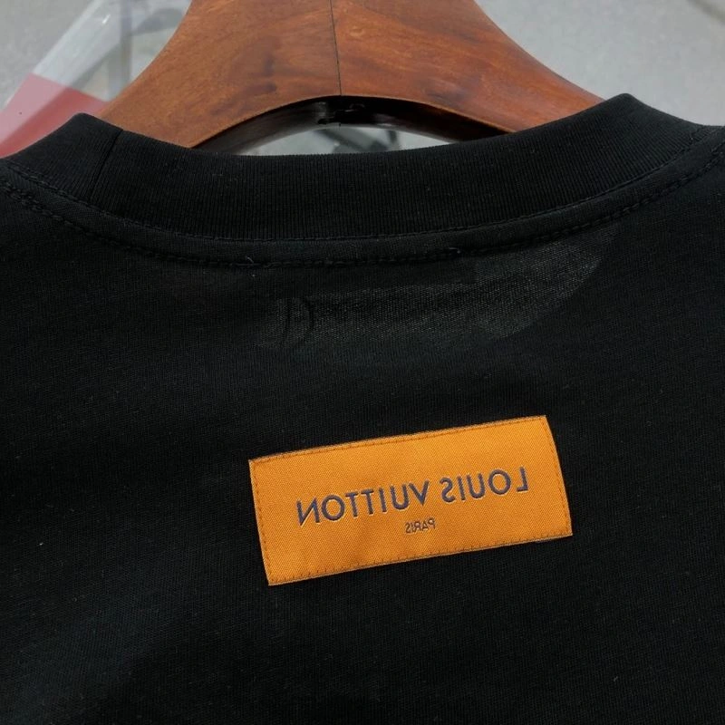 Flexible Louis Vuitton T-Shirts 137035