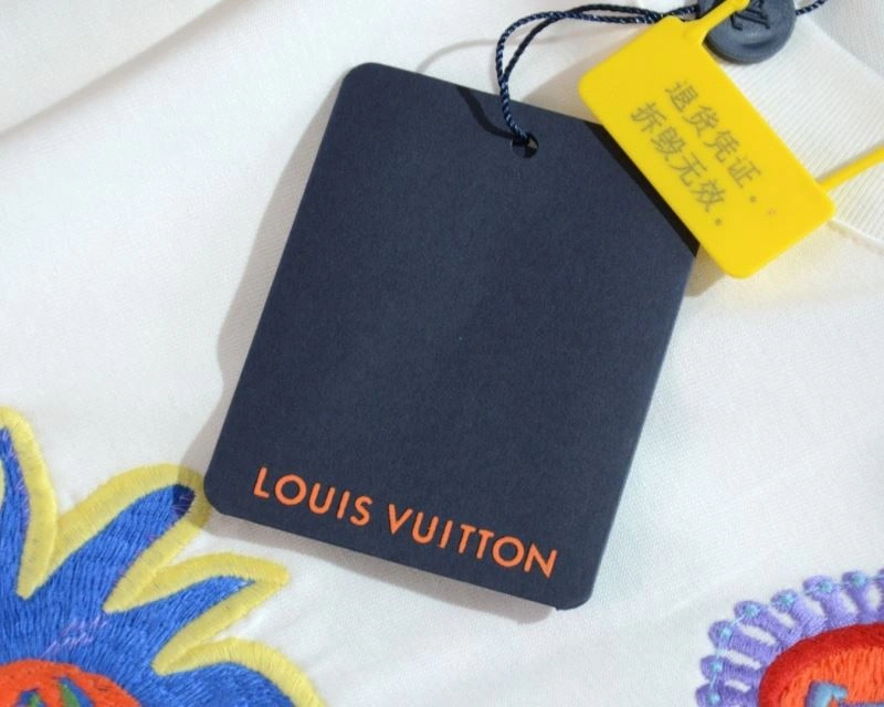 FashionForward Louis Vuitton T-Shirts 137052