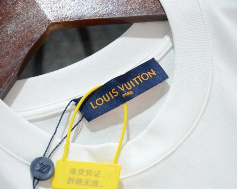 FashionForward Louis Vuitton T-Shirts 137052