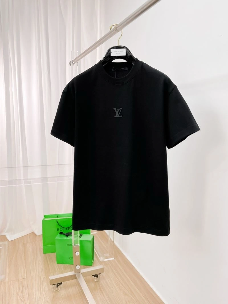 Sporty Louis Vuitton T-Shirts 137023