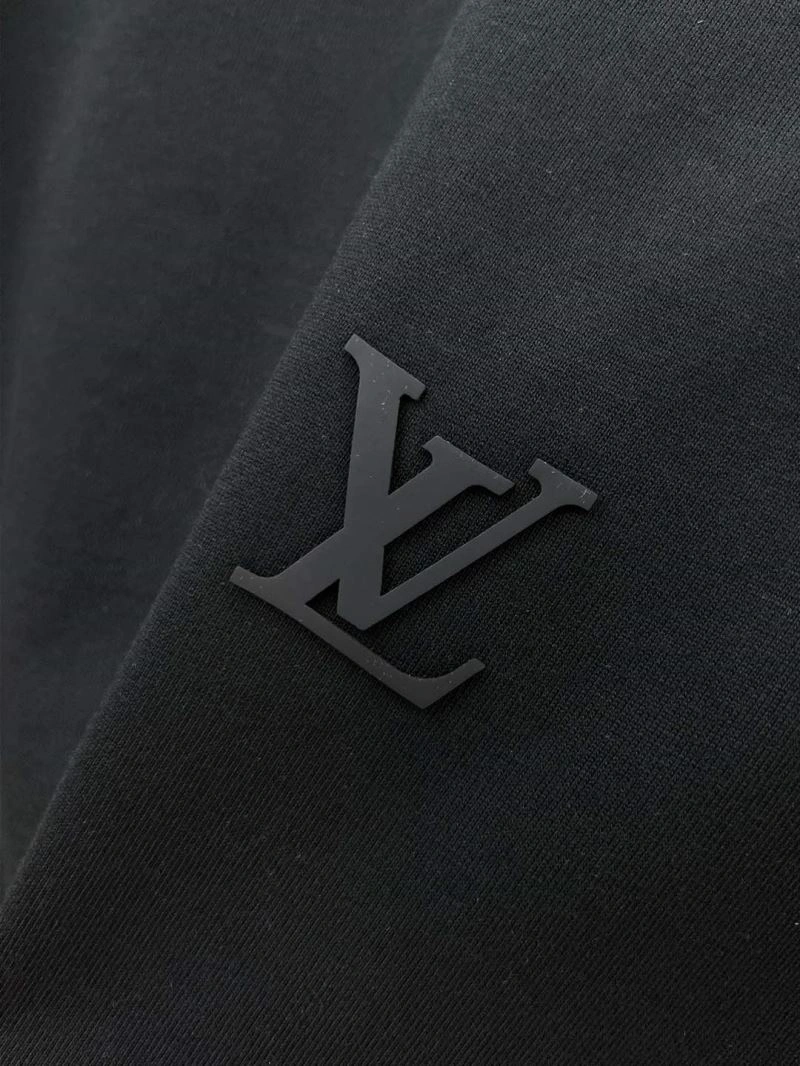 Sporty Louis Vuitton T-Shirts 137023