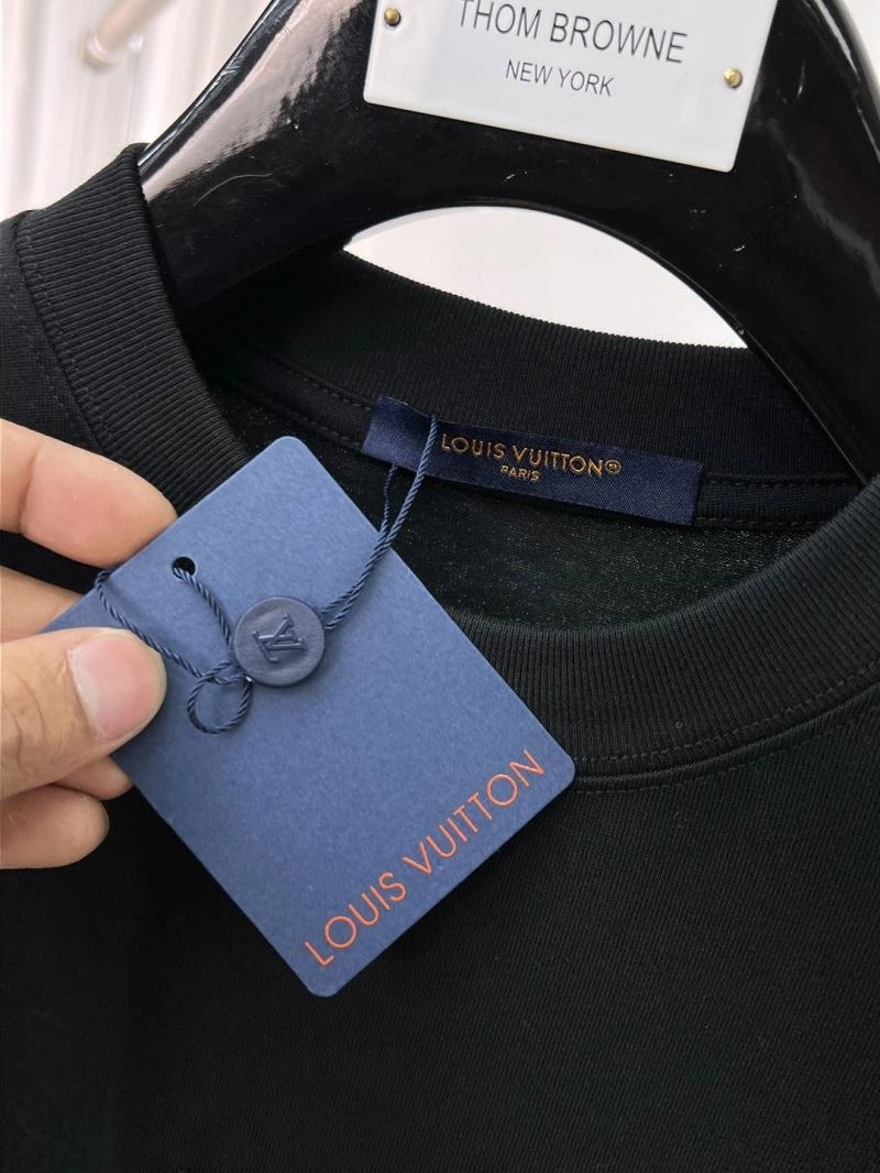 Sporty Louis Vuitton T-Shirts 137023