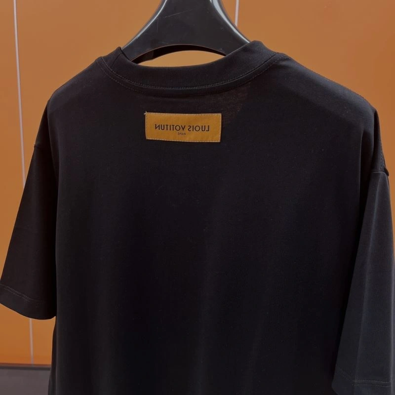 Sophisticated Louis Vuitton T-Shirts 136335