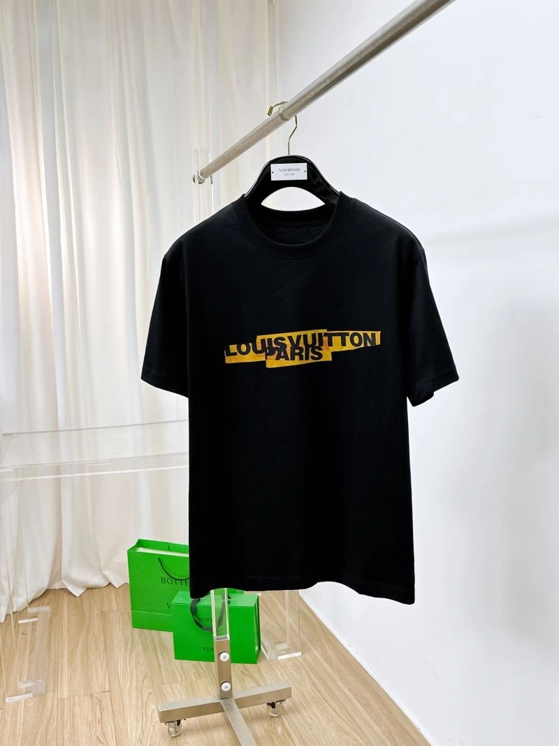 Lightweight Louis Vuitton T-Shirts 136328