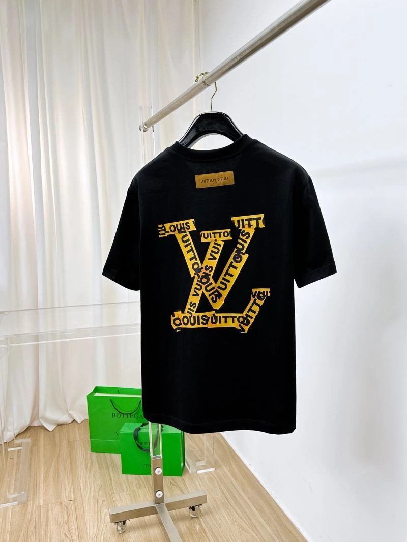 Lightweight Louis Vuitton T-Shirts 136328