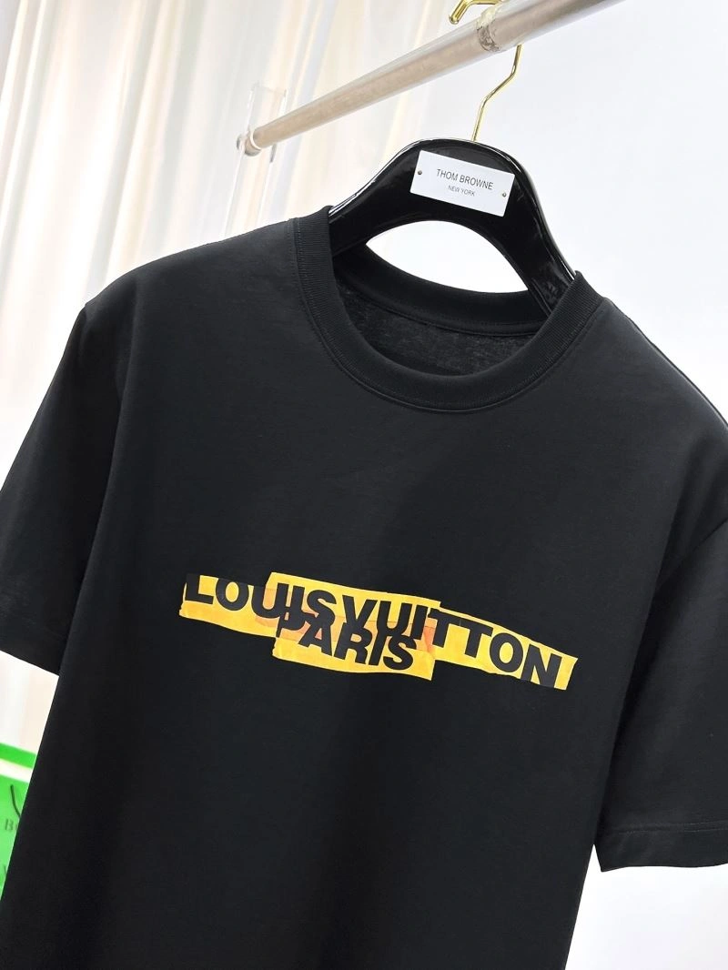 Lightweight Louis Vuitton T-Shirts 136328
