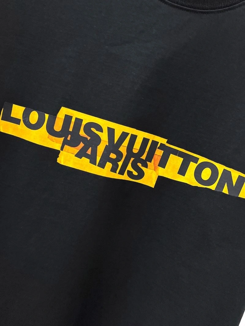 Lightweight Louis Vuitton T-Shirts 136328
