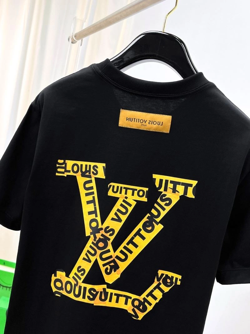Lightweight Louis Vuitton T-Shirts 136328