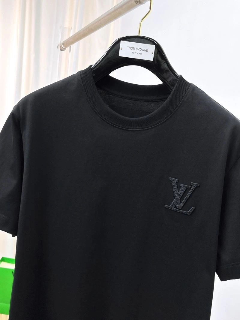Louis Vuitton T-Shirts Elegant 136343