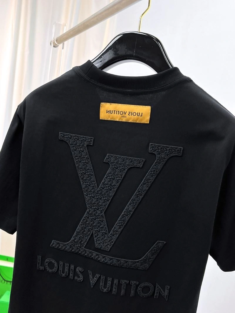 Louis Vuitton T-Shirts Elegant 136343