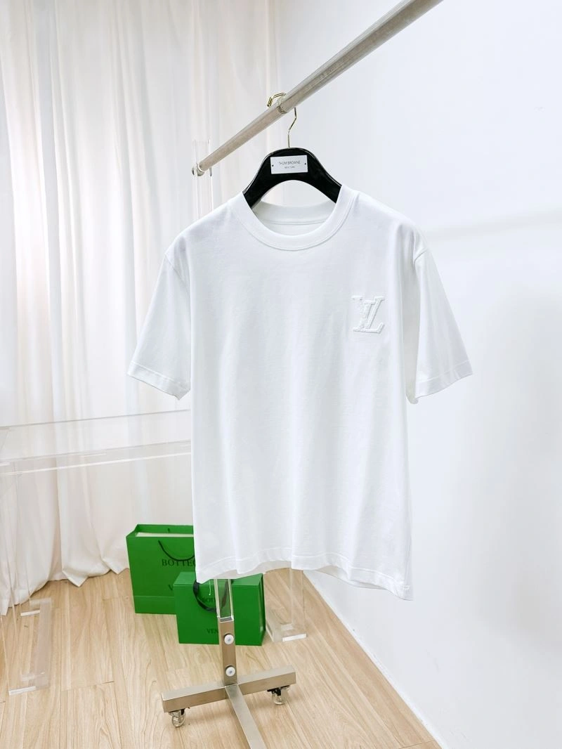 Minimalist Louis Vuitton T-Shirts 136327