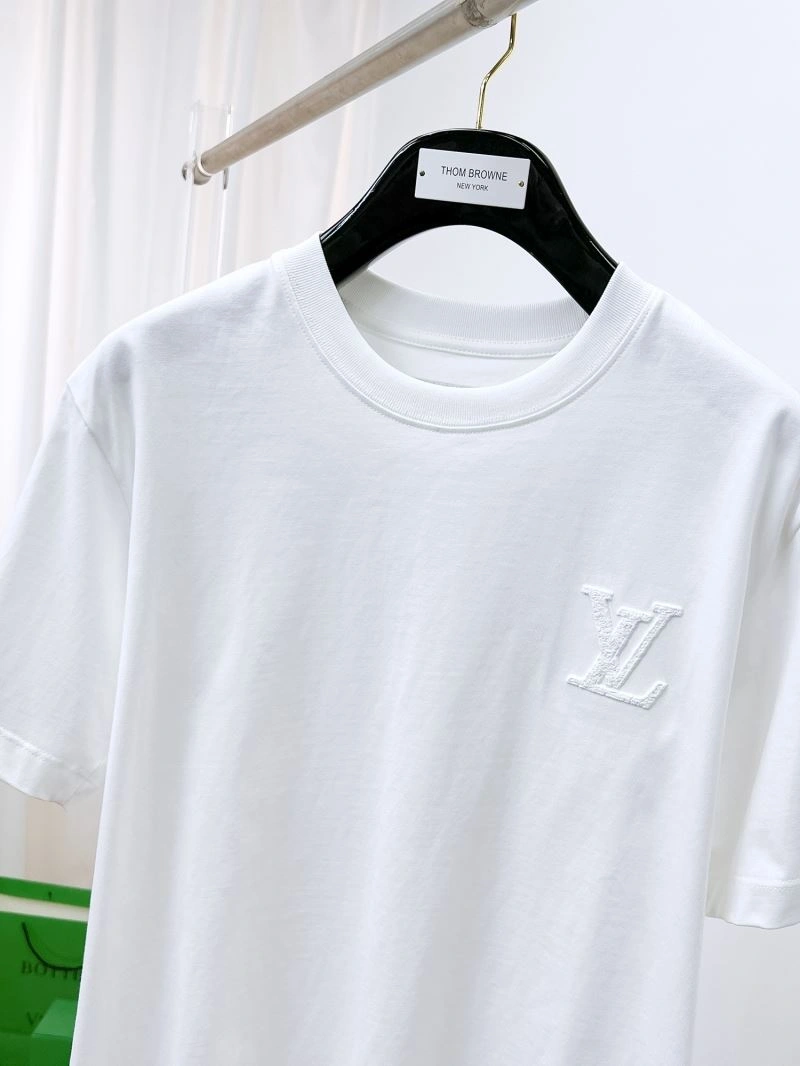 Minimalist Louis Vuitton T-Shirts 136327