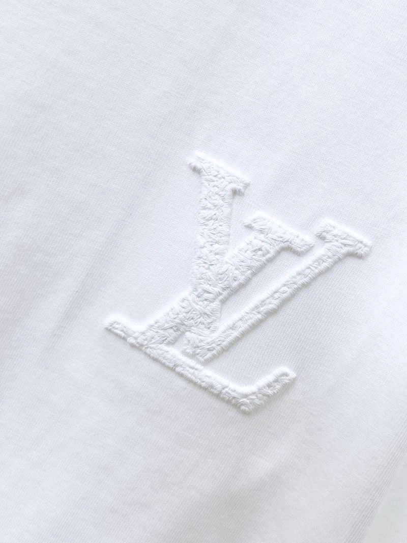 Minimalist Louis Vuitton T-Shirts 136327